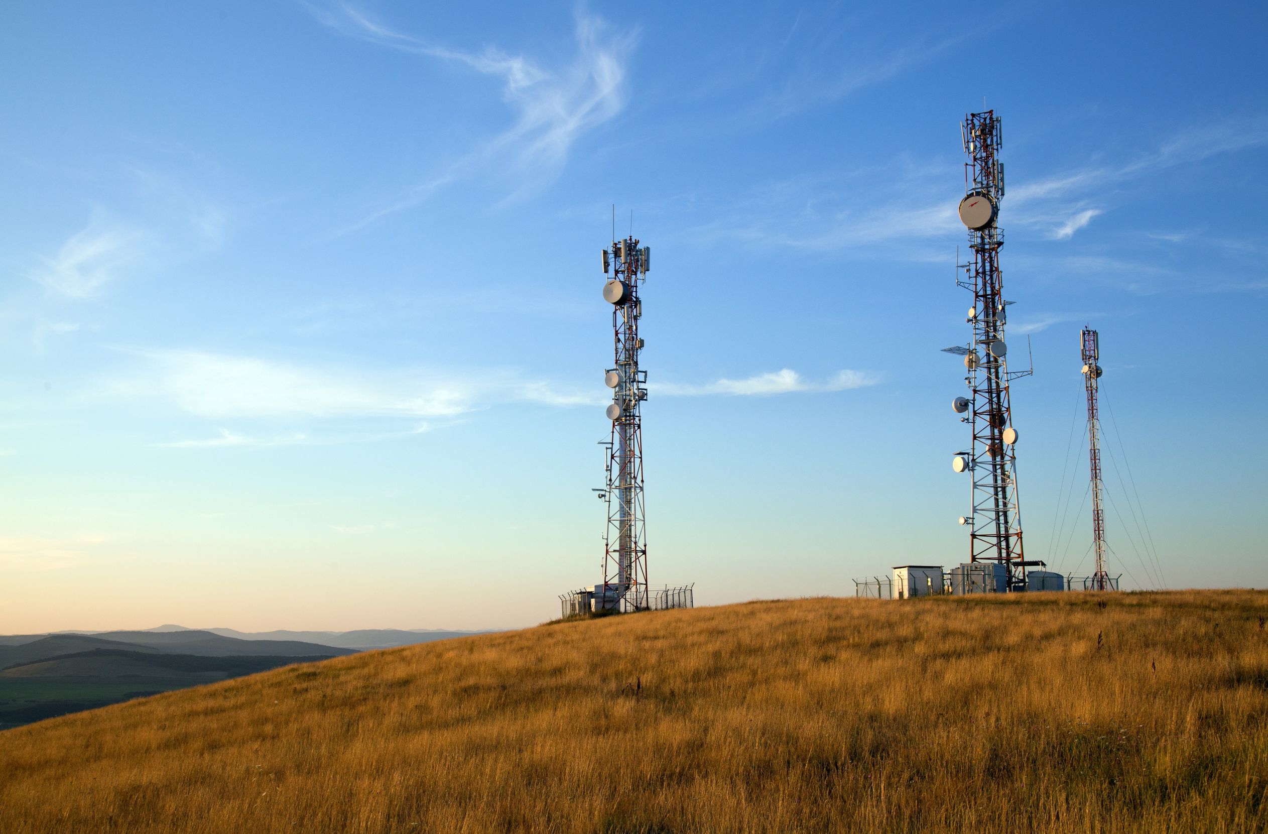 Should I Hire A Consultant for Cell Tower Leasing?